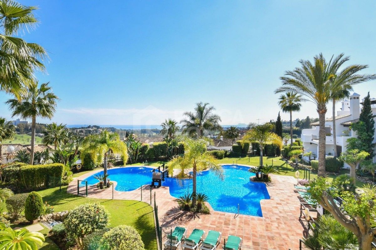 Beautiful townhouse with sea views in Benahavis