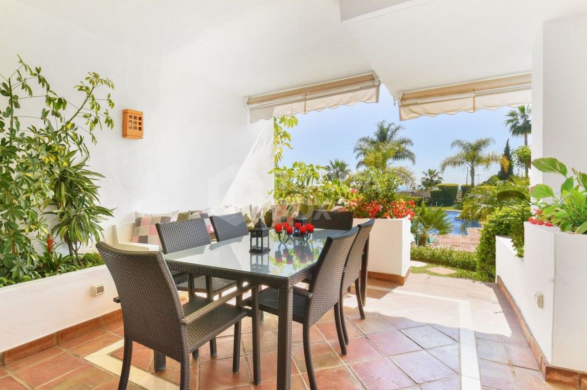 Beautiful townhouse with sea views in Benahavis