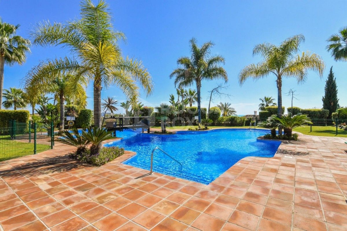 Beautiful townhouse with sea views in Benahavis
