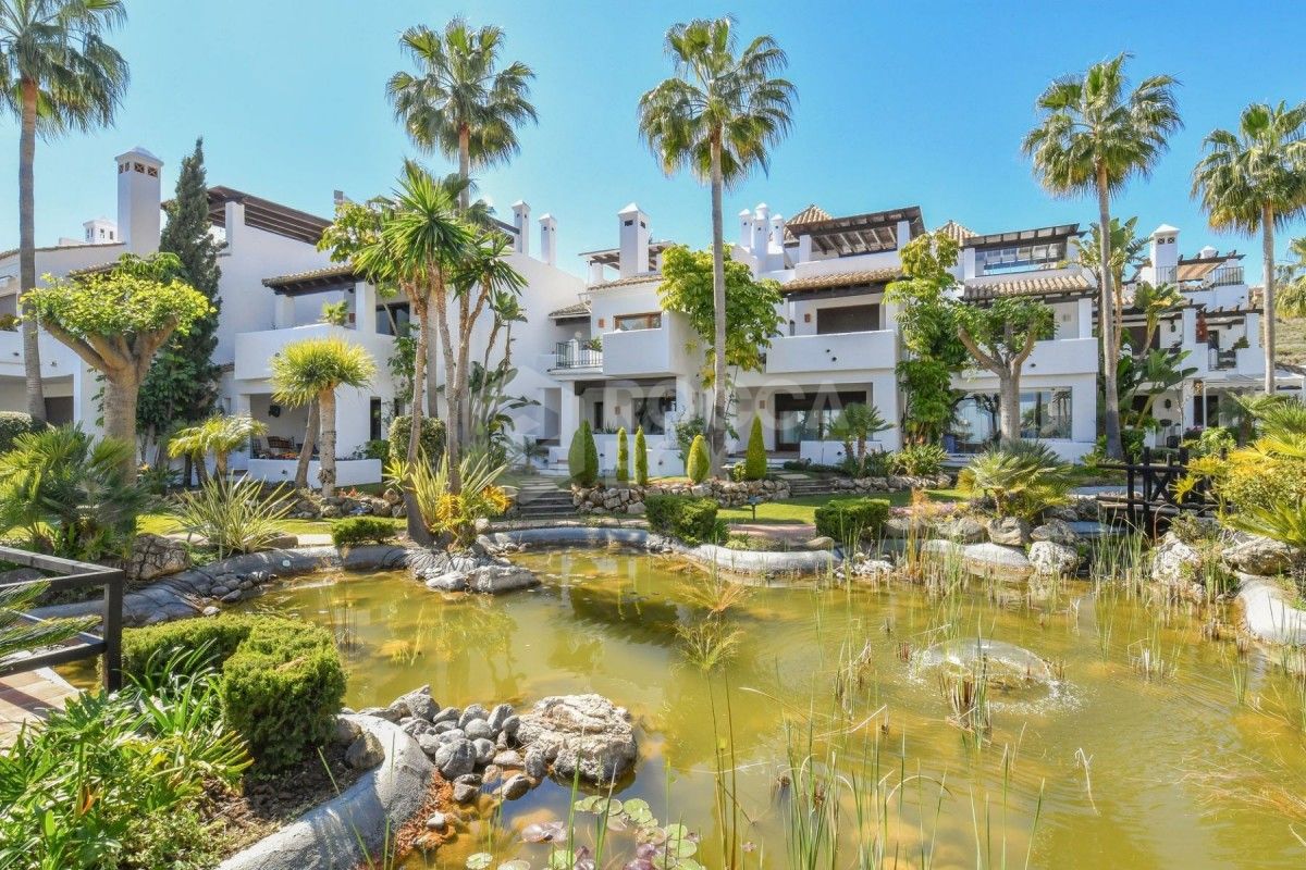 Beautiful townhouse with sea views in Benahavis
