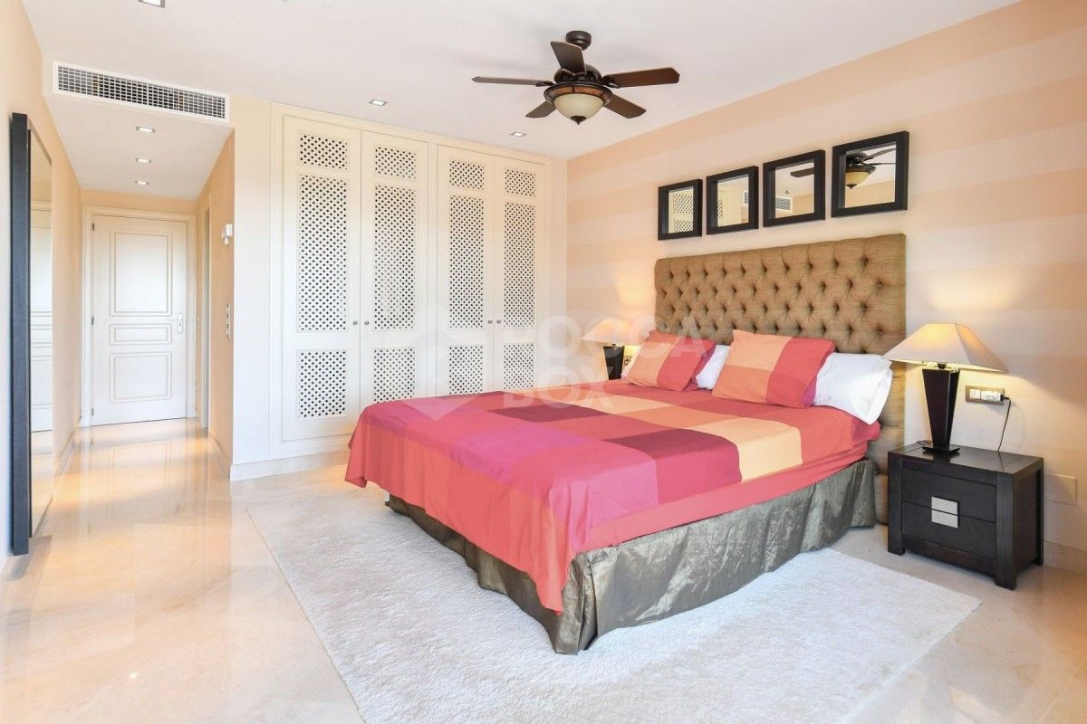 Beautiful townhouse with sea views in Benahavis