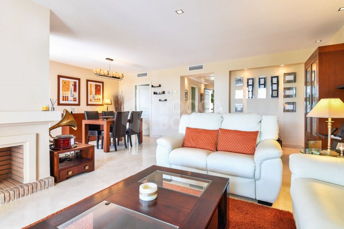 Beautiful townhouse with sea views in Benahavis