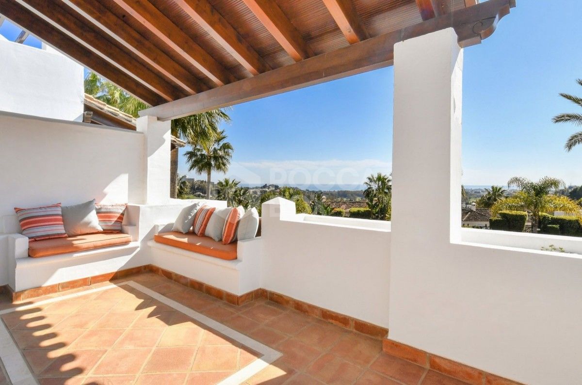 Beautiful townhouse with sea views in Benahavis