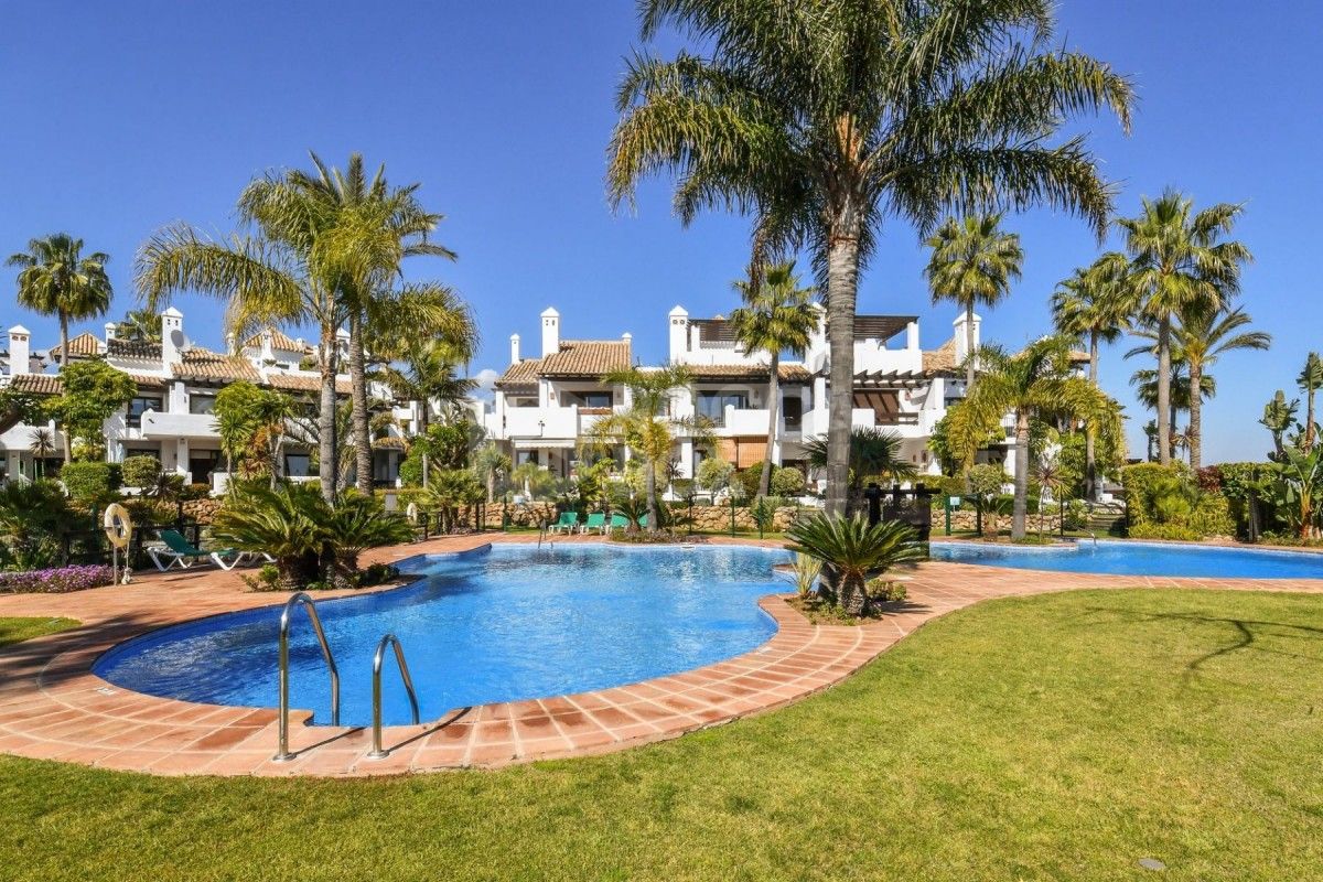 Beautiful townhouse with sea views in Benahavis