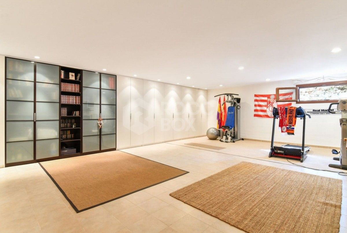 Beautiful townhouse with sea views in Benahavis