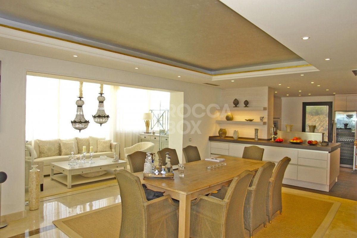 Exceptional penthouse for sale in the highly desirable and exclusive Aloha Park.