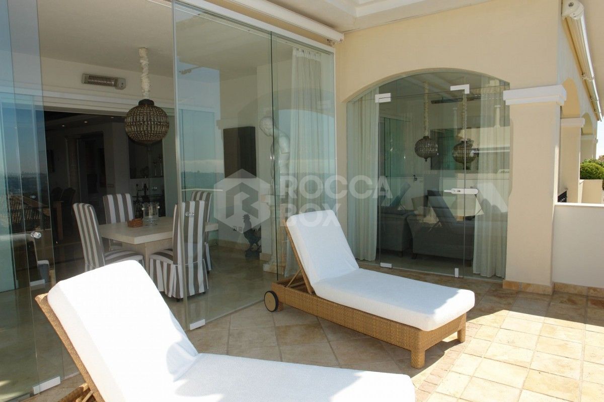 Exceptional penthouse for sale in the highly desirable and exclusive Aloha Park.