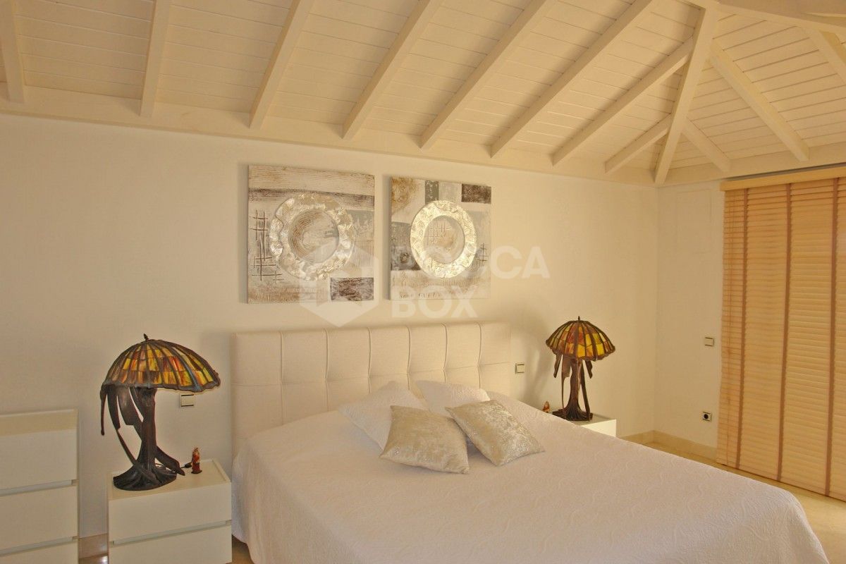 Exceptional penthouse for sale in the highly desirable and exclusive Aloha Park.