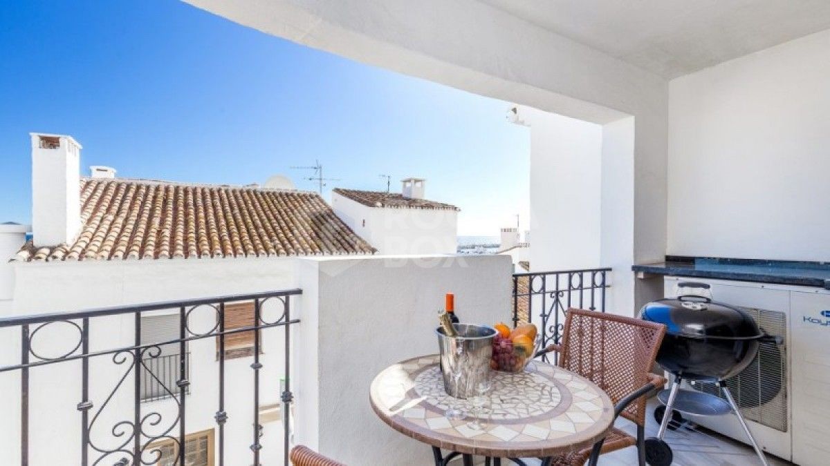 Bright 2 bed apartment for sale in Puerto Banus in Marbella