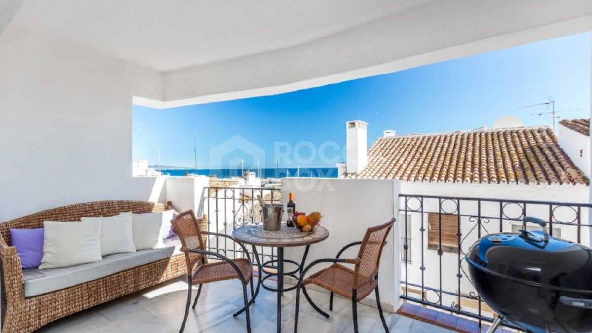 Bright 2 bed apartment for sale in Puerto Banus in Marbella