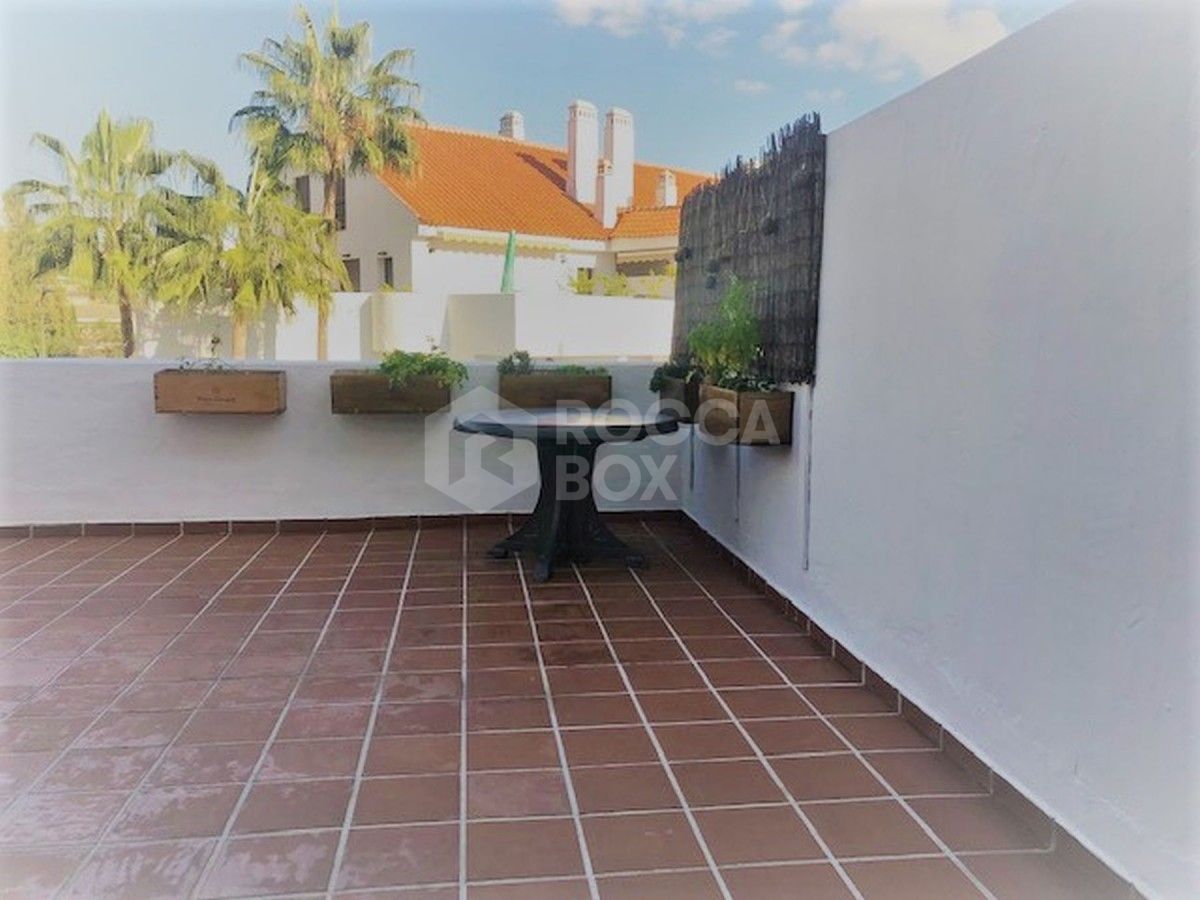 Lovely spacious apartment in Nueva Andalucia for sale