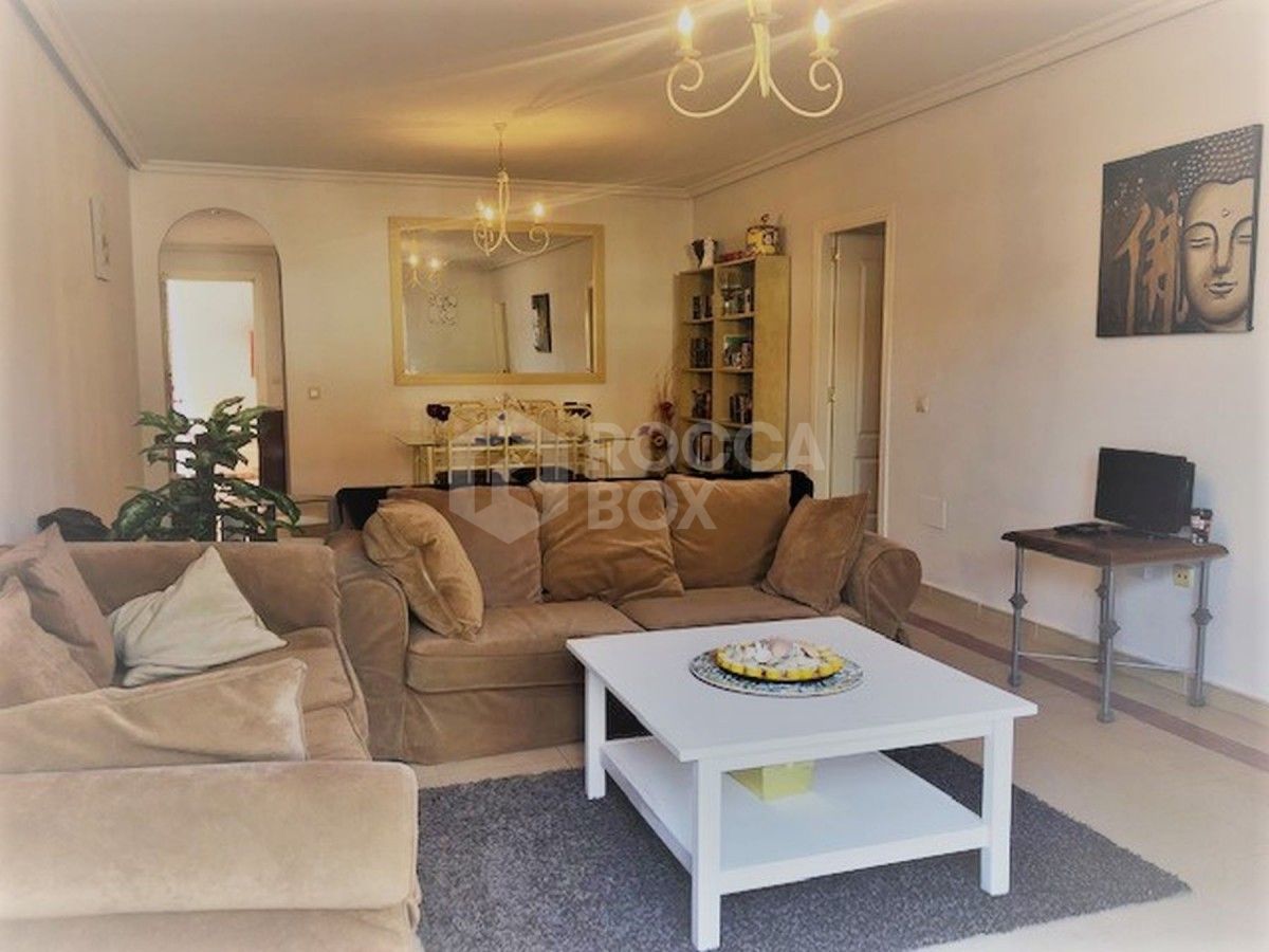 Lovely spacious apartment in Nueva Andalucia for sale