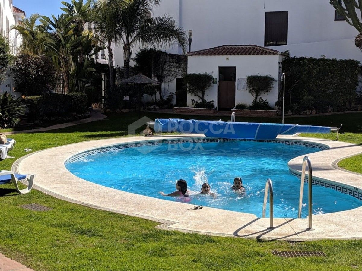 Lovely spacious apartment in Nueva Andalucia for sale