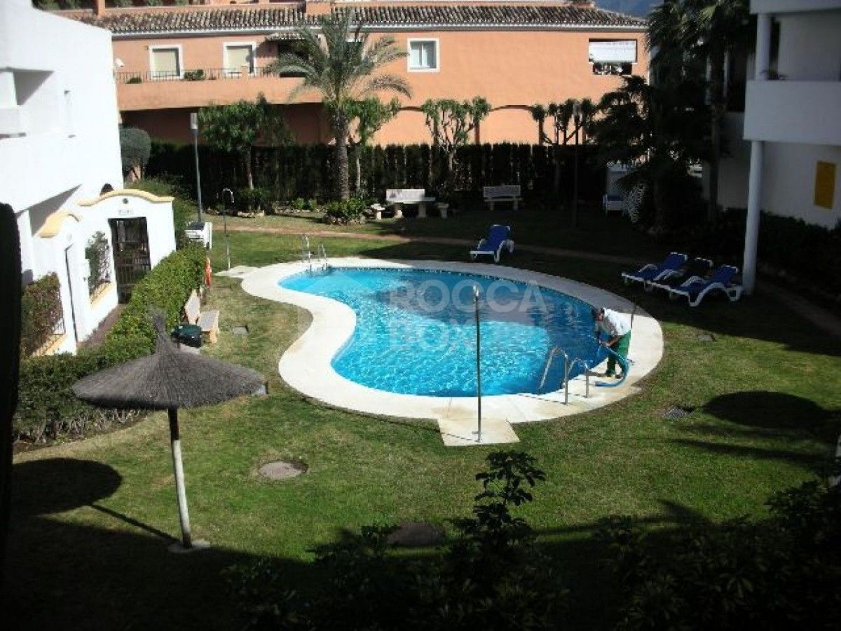 Lovely spacious apartment in Nueva Andalucia for sale