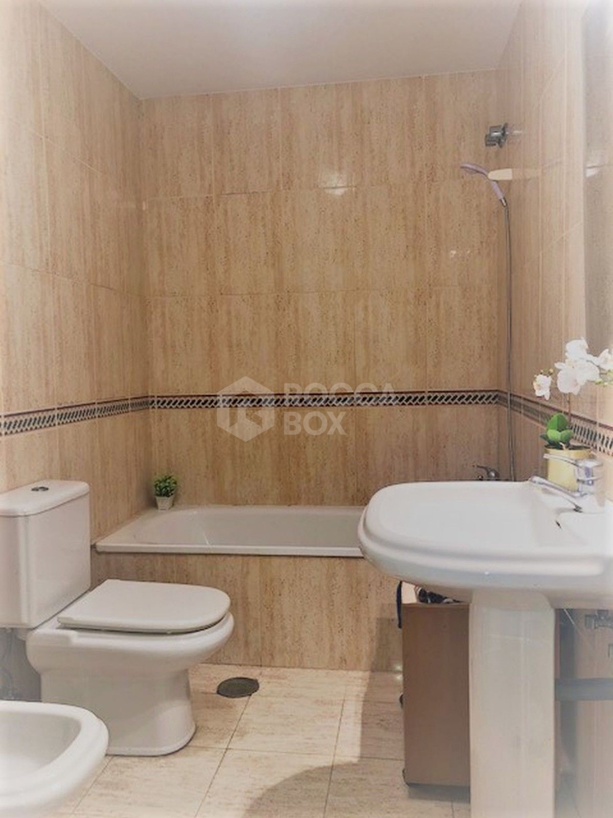 Lovely spacious apartment in Nueva Andalucia for sale