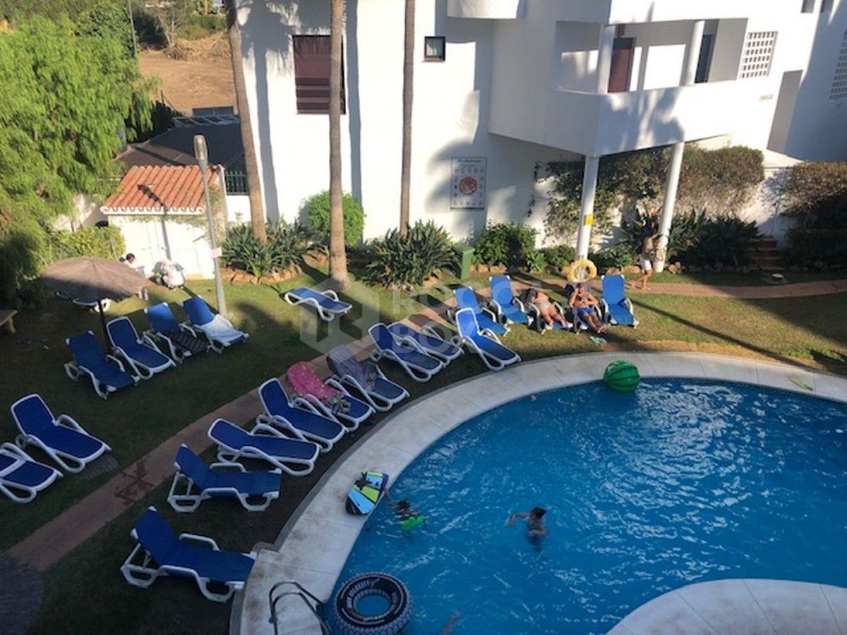 Lovely spacious apartment in Nueva Andalucia for sale