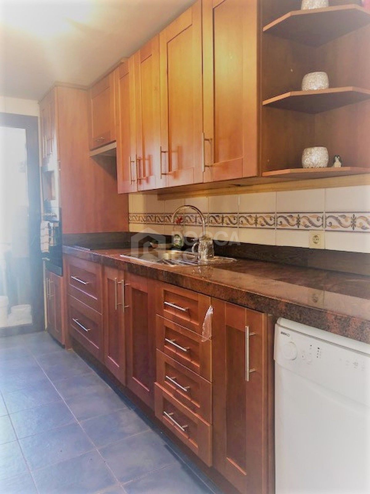 Lovely spacious apartment in Nueva Andalucia for sale