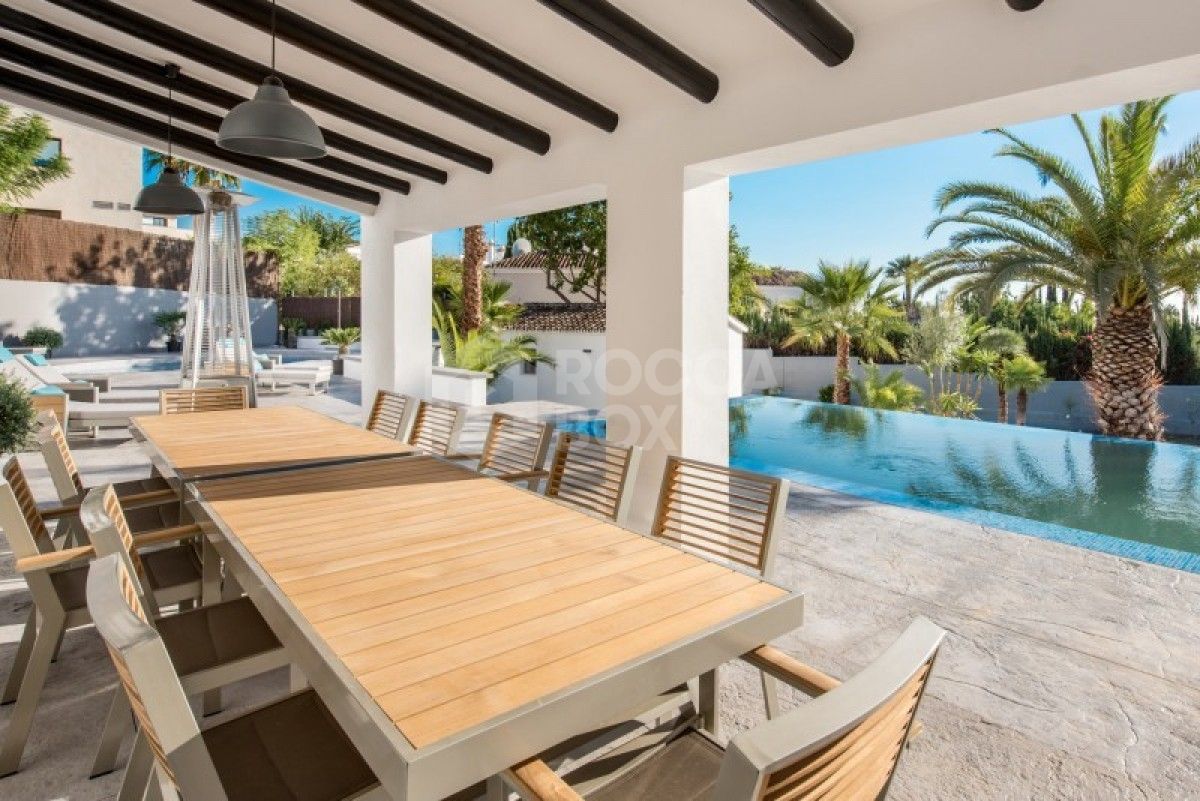 Stunning 6 bed villa for sale in Marbella Hill Club in Marbella Golden Mile