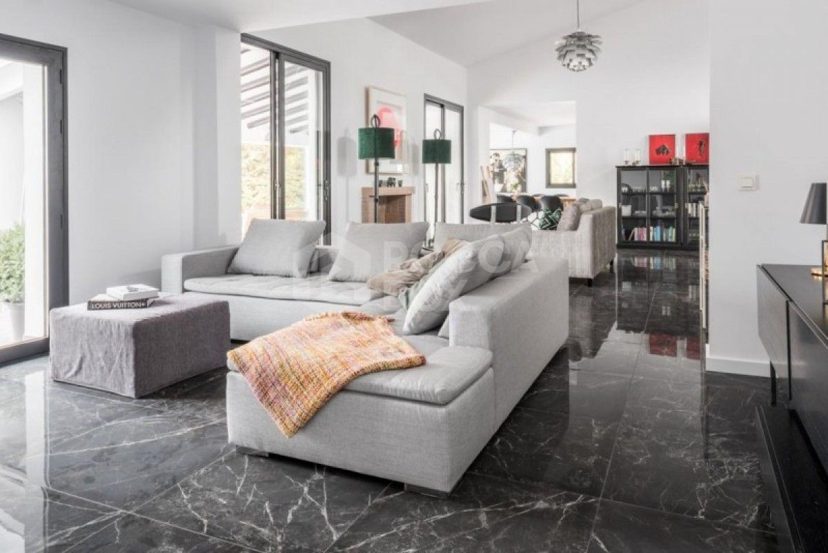 Stunning 6 bed villa for sale in Marbella Hill Club in Marbella Golden Mile