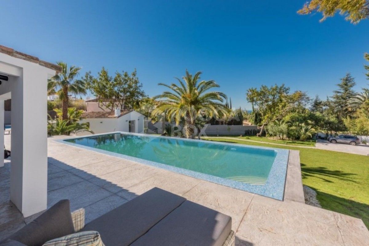 Stunning 6 bed villa for sale in Marbella Hill Club in Marbella Golden Mile