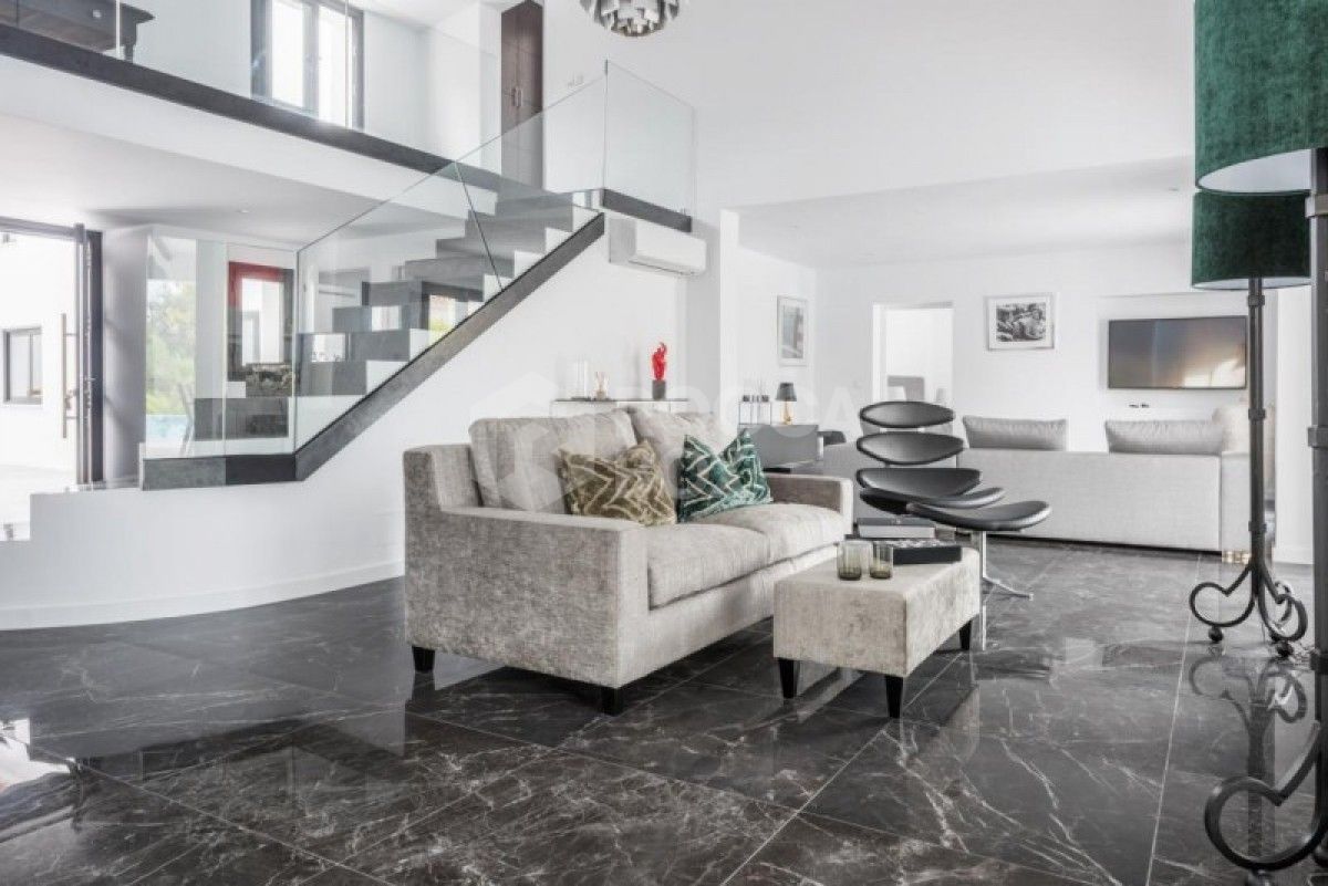 Stunning 6 bed villa for sale in Marbella Hill Club in Marbella Golden Mile
