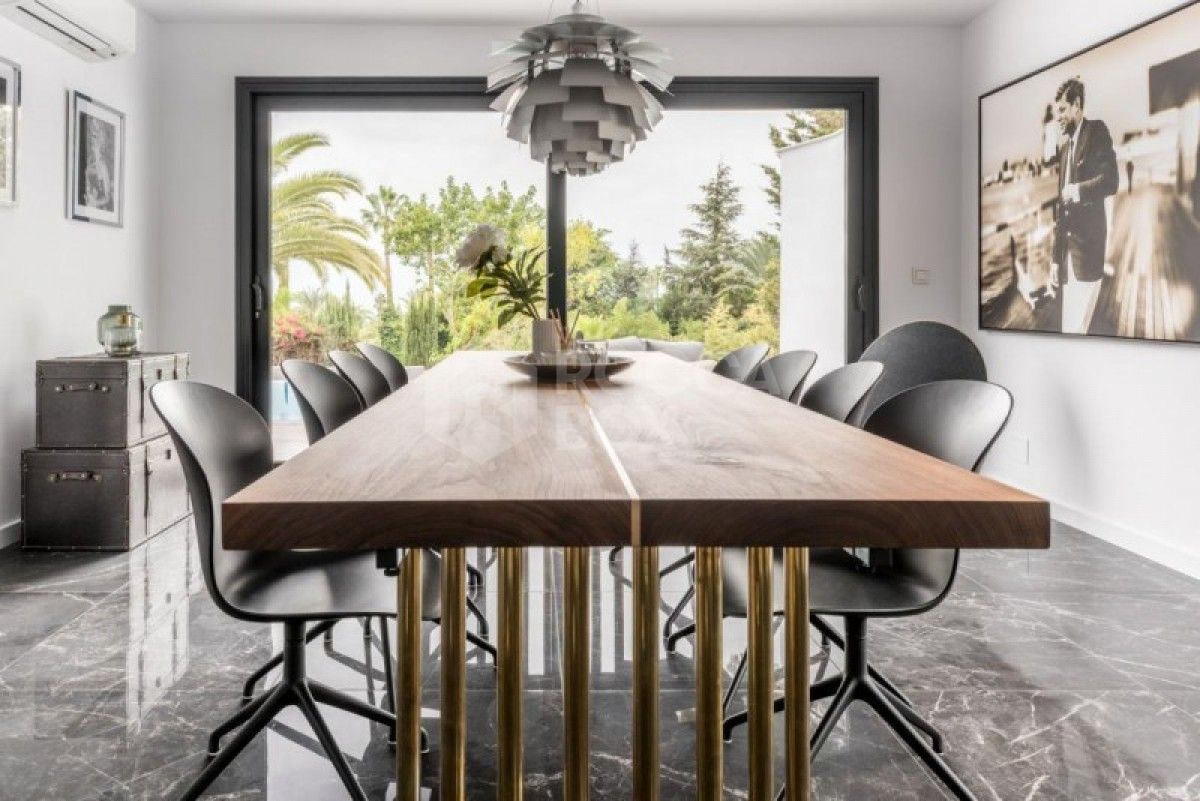 Stunning 6 bed villa for sale in Marbella Hill Club in Marbella Golden Mile