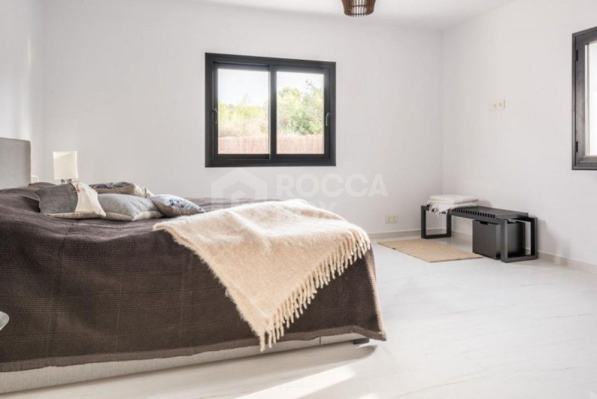 Stunning 6 bed villa for sale in Marbella Hill Club in Marbella Golden Mile