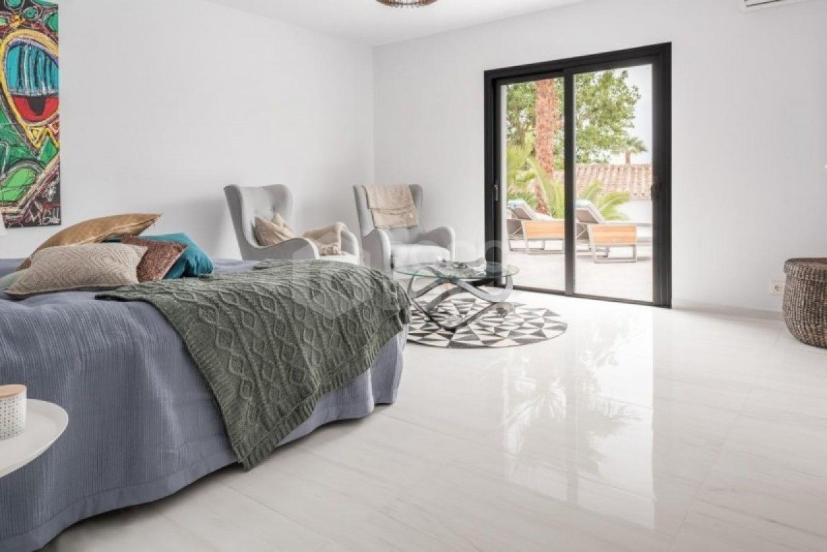 Stunning 6 bed villa for sale in Marbella Hill Club in Marbella Golden Mile