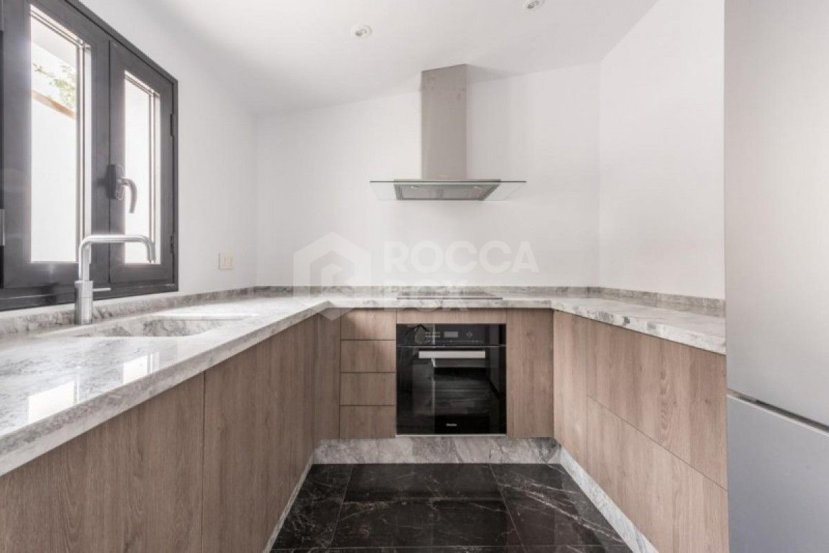 Stunning 6 bed villa for sale in Marbella Hill Club in Marbella Golden Mile
