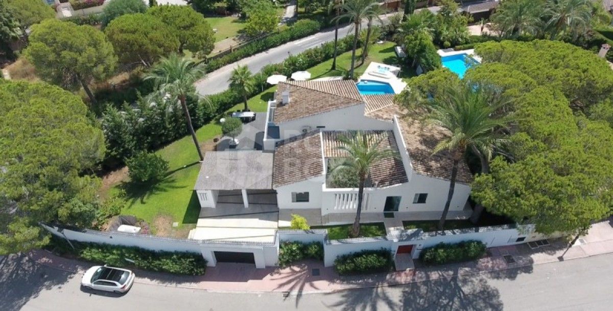Wonderful 4 bed villa for sale in las brisas nueva Andalucia