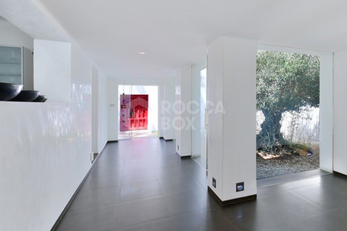 Wonderful 4 bed villa for sale in las brisas nueva Andalucia