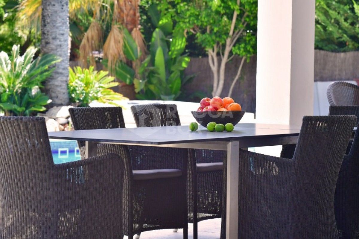 Wonderful 4 bed villa for sale in las brisas nueva Andalucia