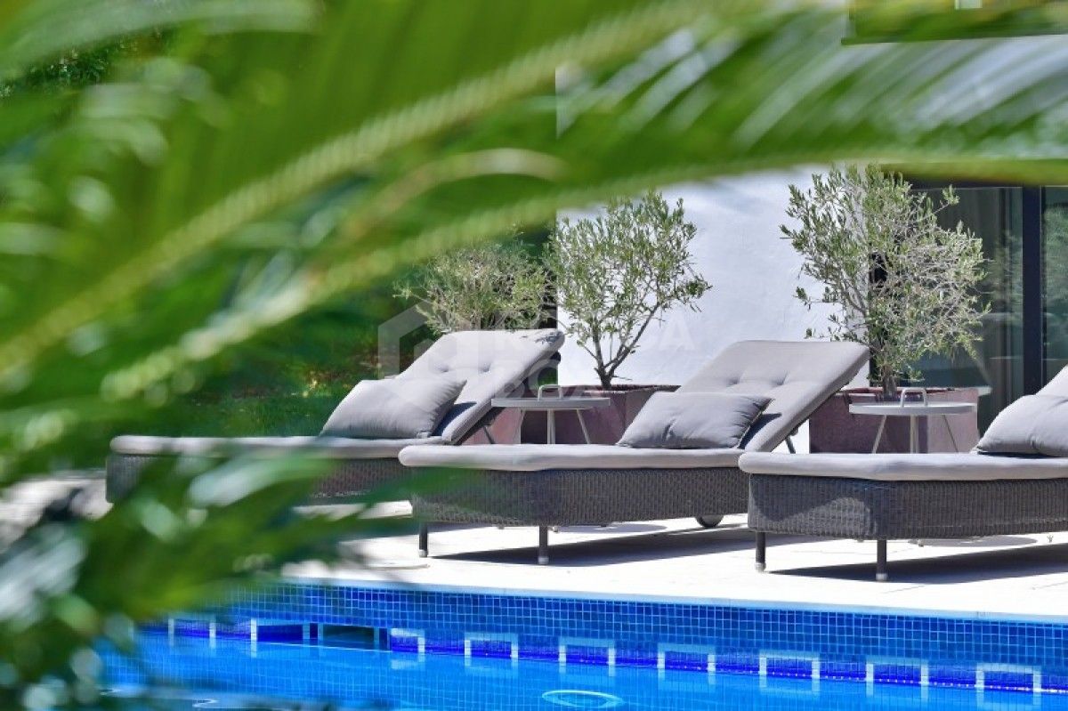 Wonderful 4 bed villa for sale in las brisas nueva Andalucia