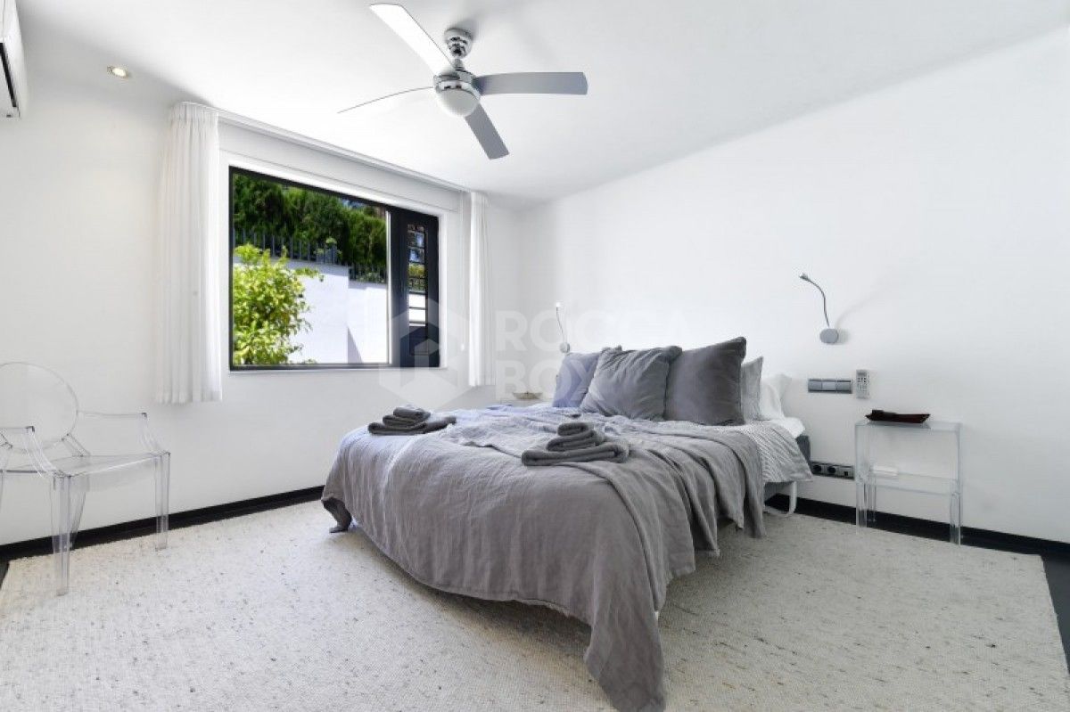 Wonderful 4 bed villa for sale in las brisas nueva Andalucia