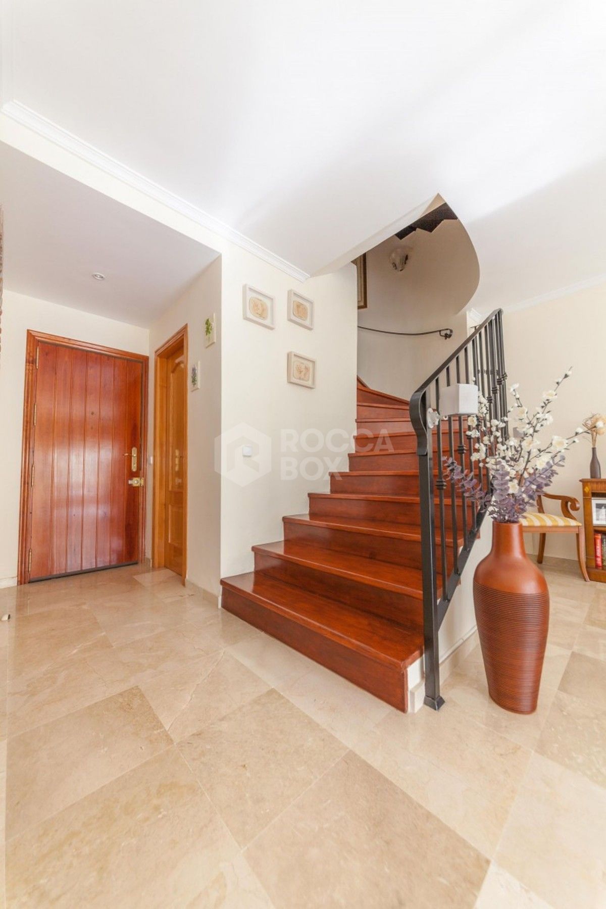 Exceptionally spacious townhouse in Aloha Golf for sale