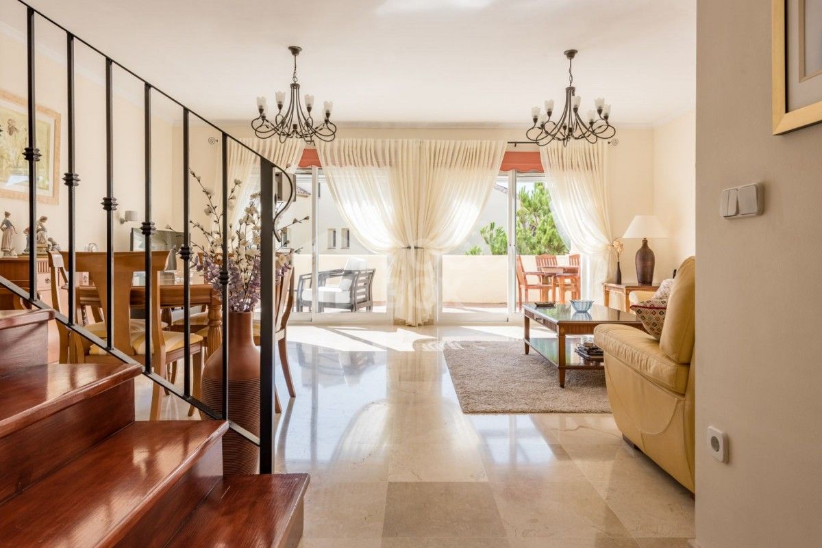 Exceptionally spacious townhouse in Aloha Golf for sale