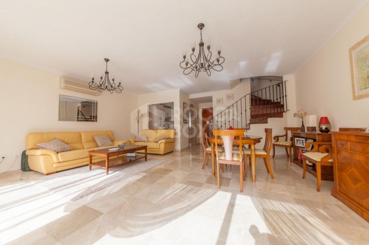 Exceptionally spacious townhouse in Aloha Golf for sale