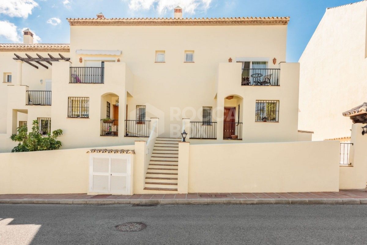 Exceptionally spacious townhouse in Aloha Golf for sale