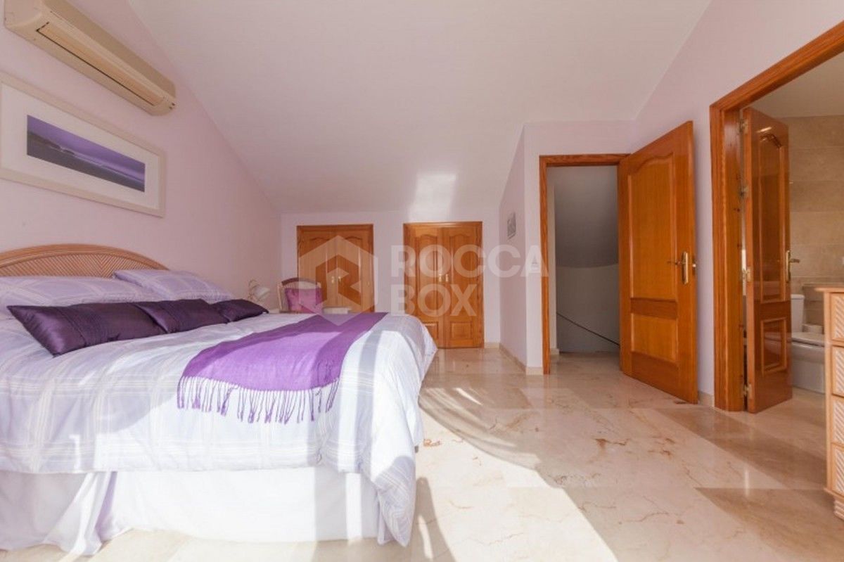 Exceptionally spacious townhouse in Aloha Golf for sale