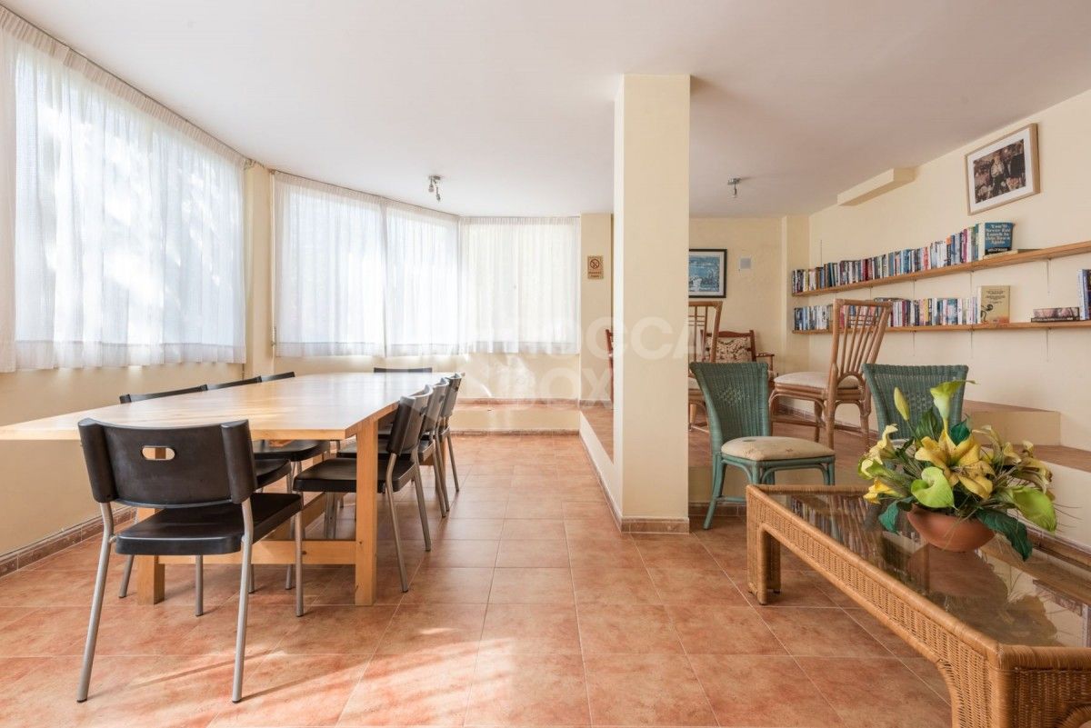 Exceptionally spacious townhouse in Aloha Golf for sale