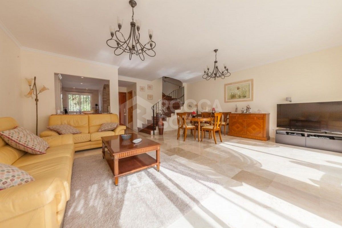 Exceptionally spacious townhouse in Aloha Golf for sale