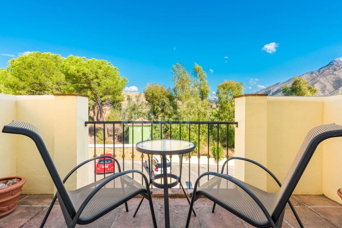 Exceptionally spacious townhouse in Aloha Golf for sale