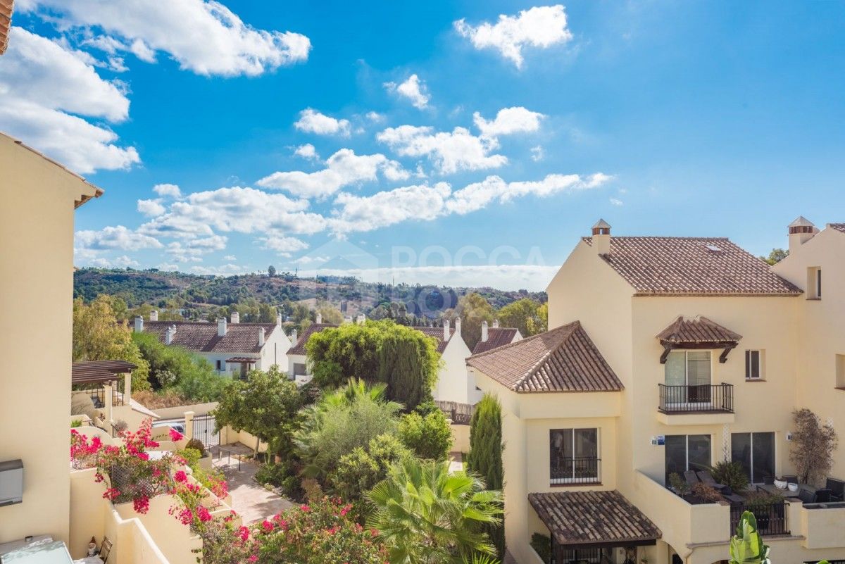 Exceptionally spacious townhouse in Aloha Golf for sale