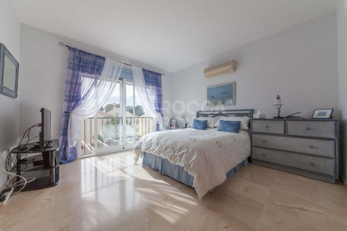 Exceptionally spacious townhouse in Aloha Golf for sale