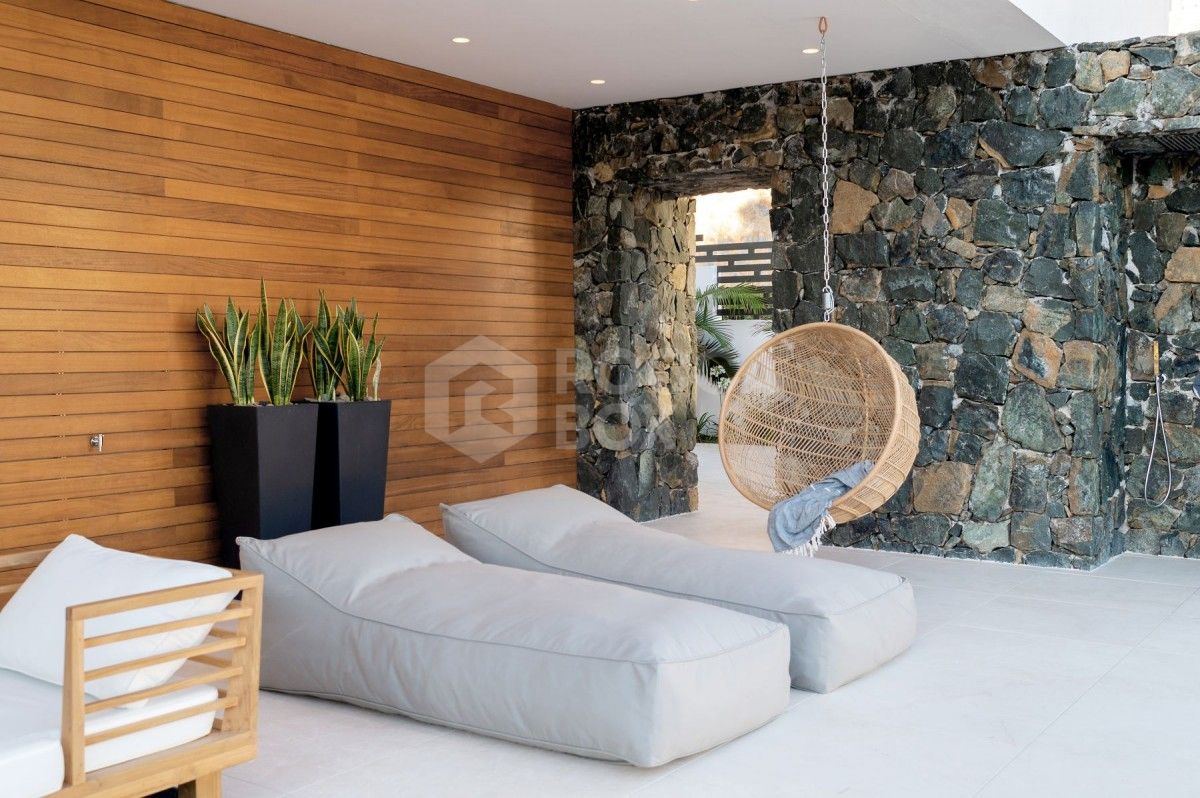 Brand new 5 bed villa for sale in la quinta in Marbella