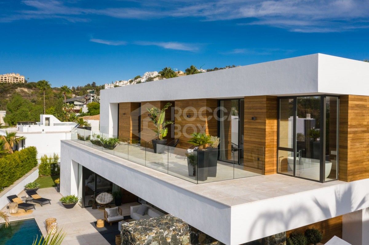 Brand new 5 bed villa for sale in la quinta in Marbella