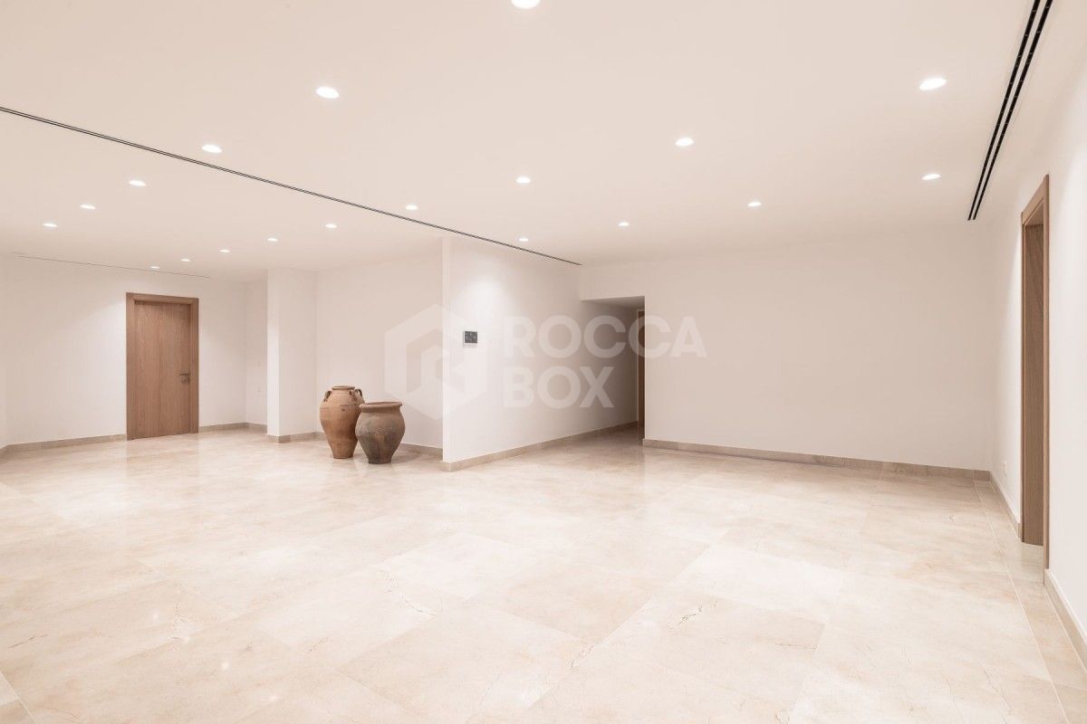 Brand new 5 bed villa for sale in la quinta in Marbella