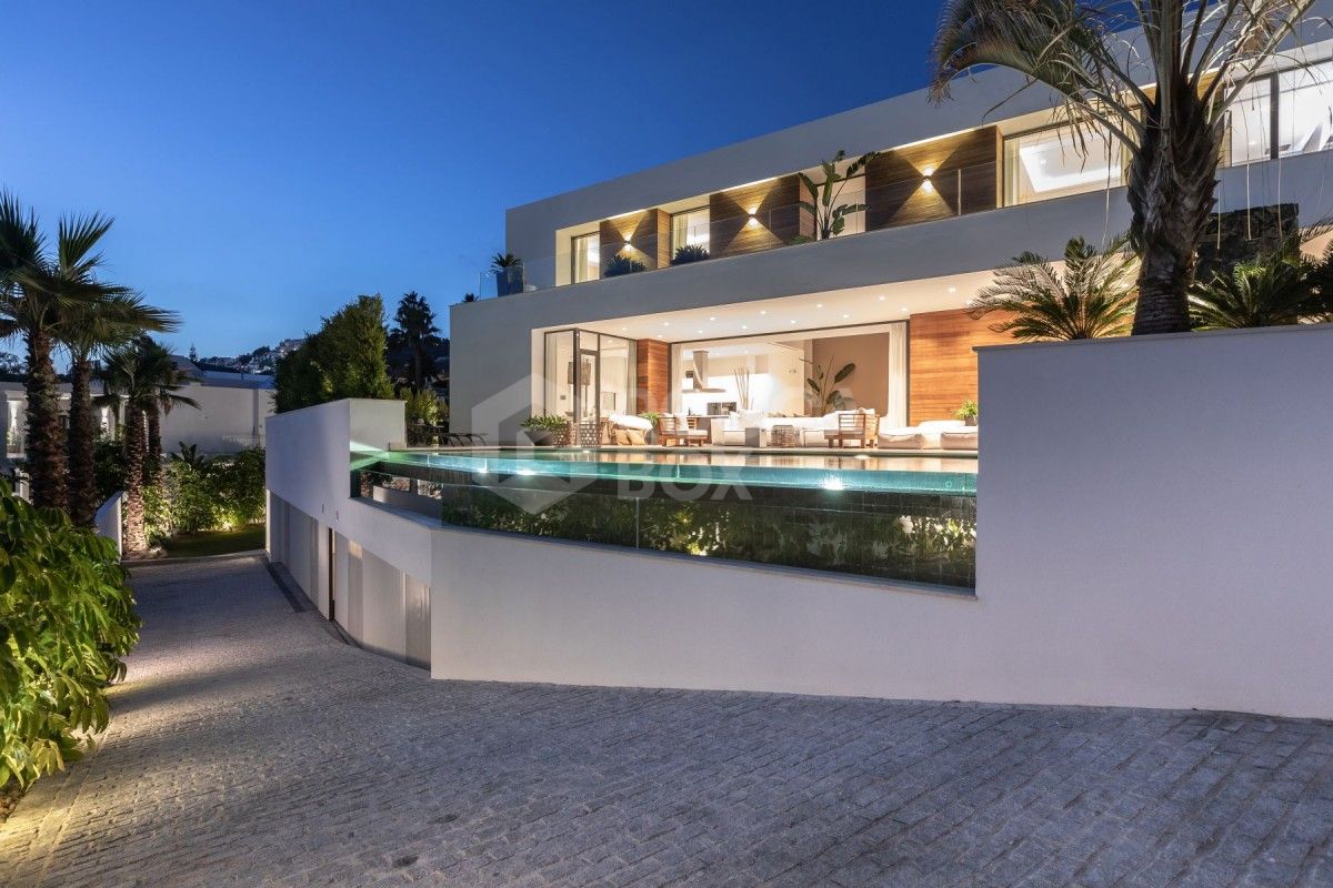 Brand new 5 bed villa for sale in la quinta in Marbella