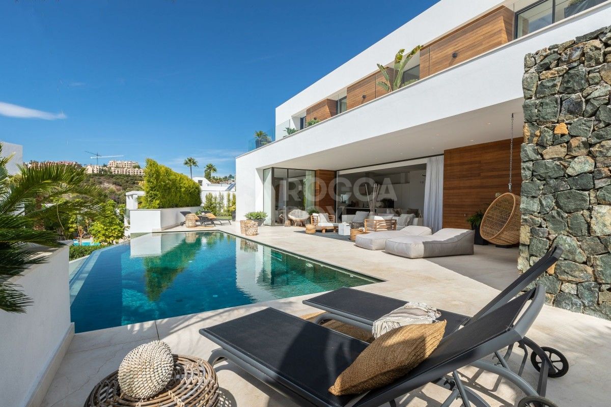 Brand new 5 bed villa for sale in la quinta in Marbella