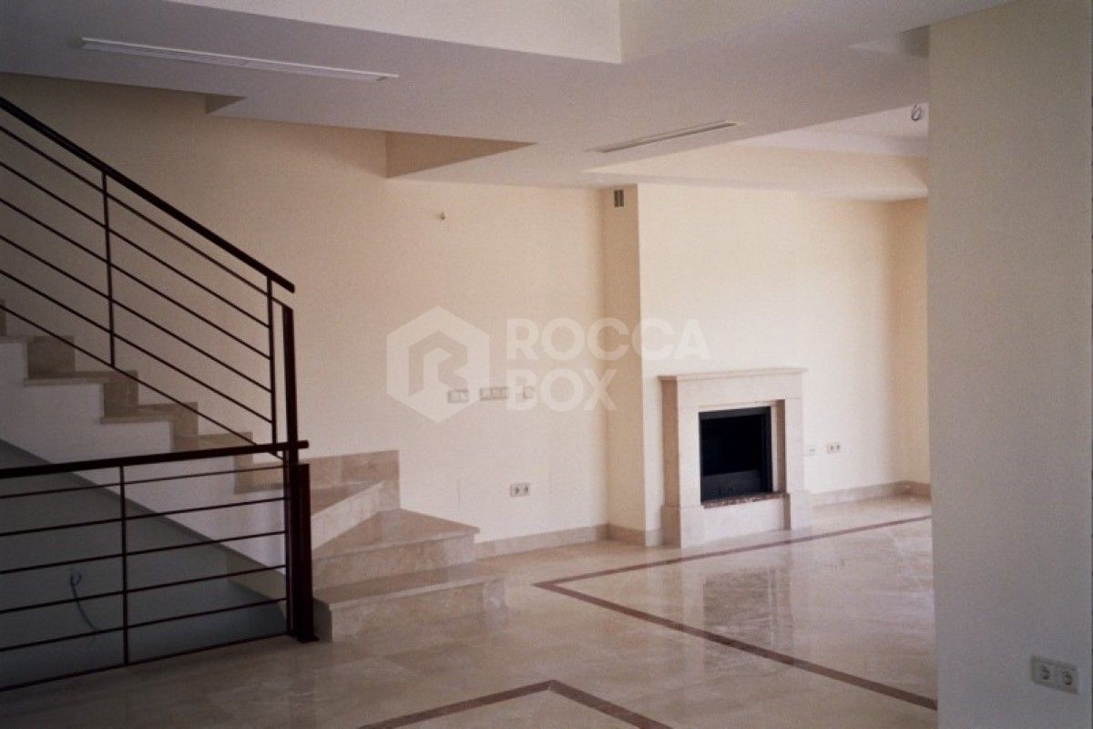 A Modern 3 bed Townhouse in El Palmeral Nueva Andalucia.